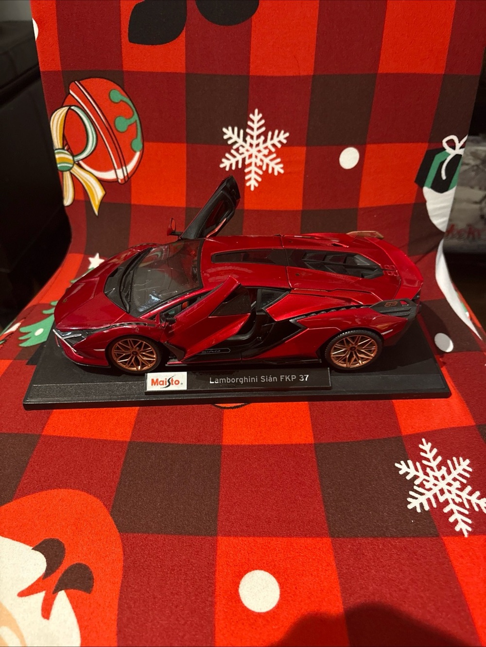 Maisto Lamborghini Sián FKP 37 Model Car - Red
